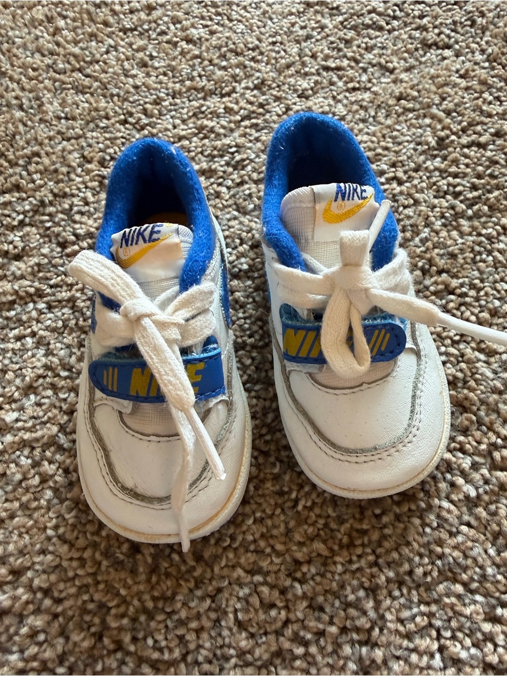NIKE Vintage Royal Blue & White Sneakers - Picture 2 of 9